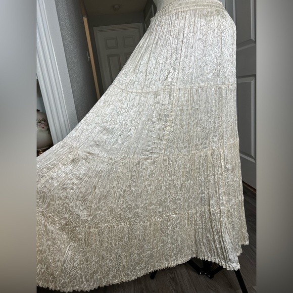 White Ivory Flowy Maxi skirt Wanted by Beads Beautiful - Picture 2 of 4